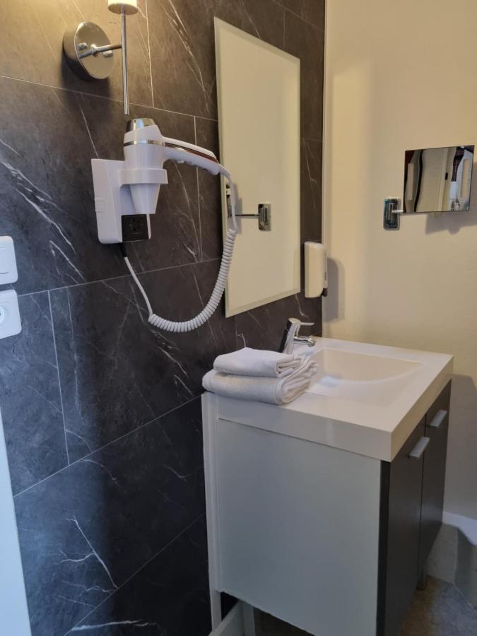 Hotel Du Cheval Blanc Cerizay المظهر الخارجي الصورة